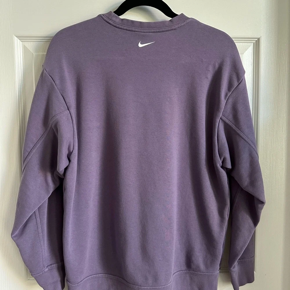 Nike Gray Crewneck Sweater Classic Design - Picture 2 of 3